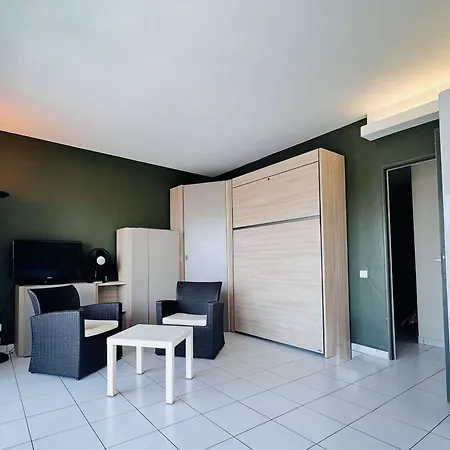 T2 Au Lavandou Avec Parking Et Terrasse Vue - Fr-1-308-197 * 르 라방두