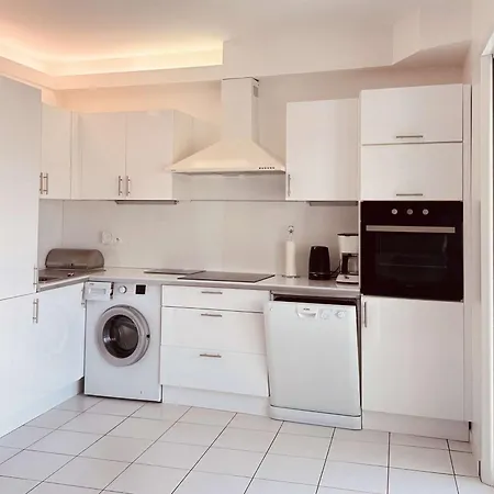 Apartment T2 Au Lavandou Avec Parking Et Terrasse Vue - Fr-1-308-197 *