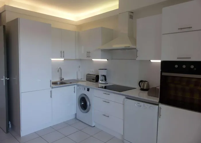 T2 Au Lavandou Avec Parking Et Terrasse Vue - Fr-1-308-197 *