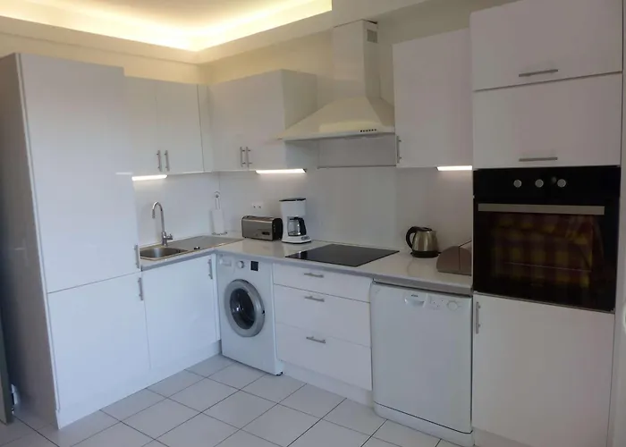 T2 Au Lavandou Avec Parking Et Terrasse Vue - Fr-1-308-197 * Le Lavandou