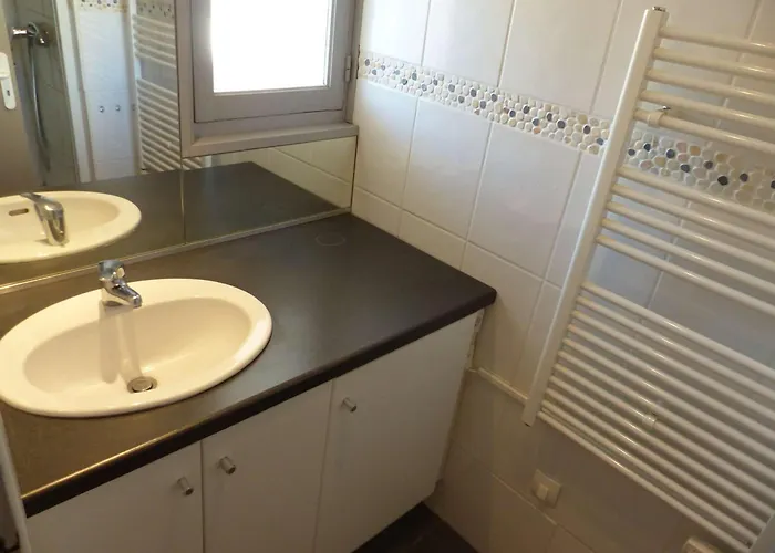 Apartament T2 Au Lavandou Avec Parking Et Terrasse Vue - Fr-1-308-197