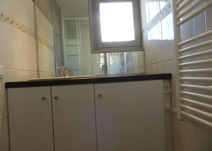 Apartament T2 Au Lavandou Avec Parking Et Terrasse Vue - Fr-1-308-197