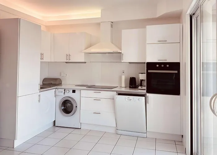 Apartament T2 Au Lavandou Avec Parking Et Terrasse Vue - Fr-1-308-197 *